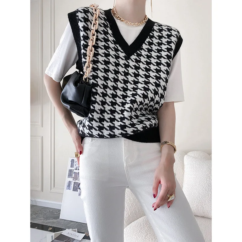 

2022 Autumn and Winter New V-neck Houndstooth Jacquard Thin Waistcoat Vest Women's Retro Knitted Vest Top