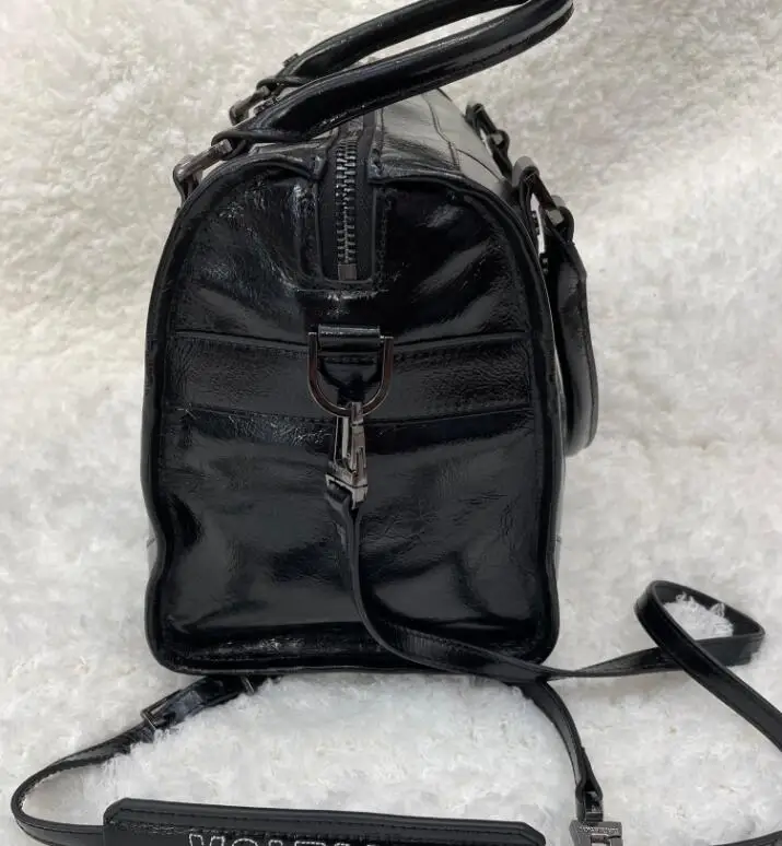 

122082 Women Exquisite Leather Bag Classic Fashion Women Wings Decoration Large Capacity Handbag Black Bag with Zipper