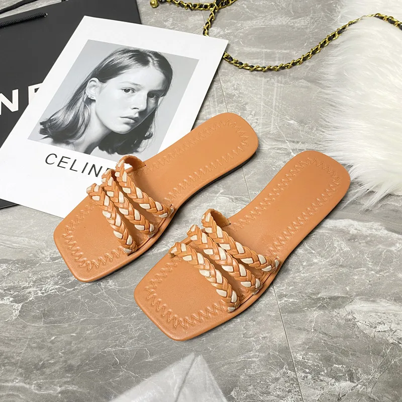 

New Home Indoor Light Soft Bottom Chain Slippers Fashionable To Wear One Word Sandals for Women's Summer Slippers House