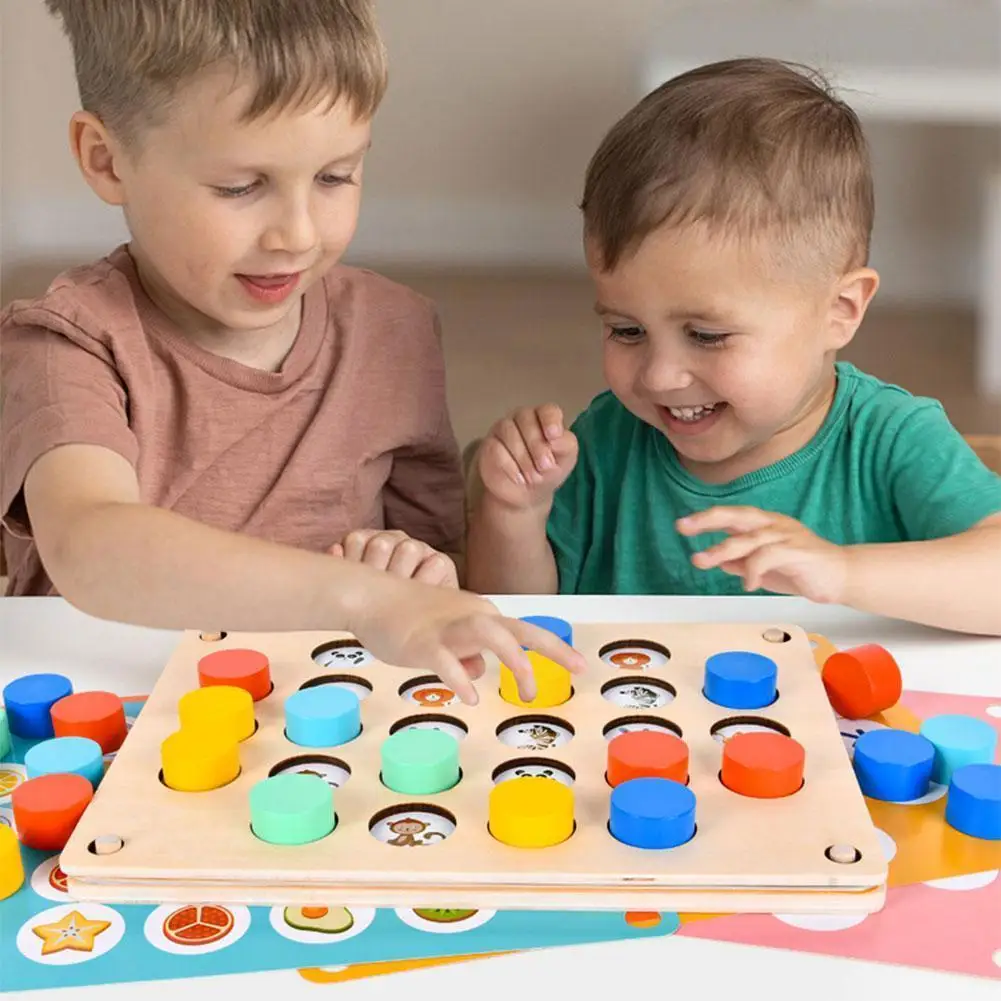 

Игра в шахматы с надписью Memory для обучения правописанию