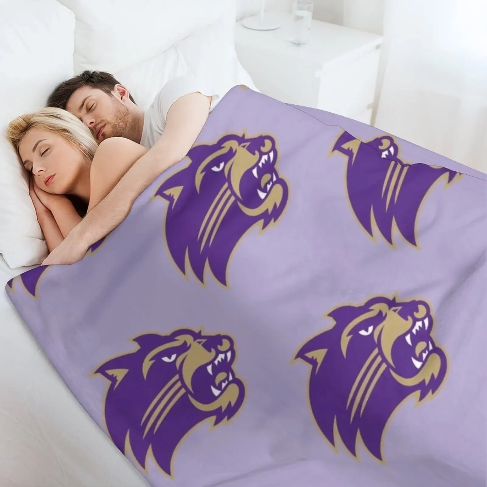 Фото Мягкое одеяло Western Carolina Catamounts для пикника, пляжа и кемпинга №4