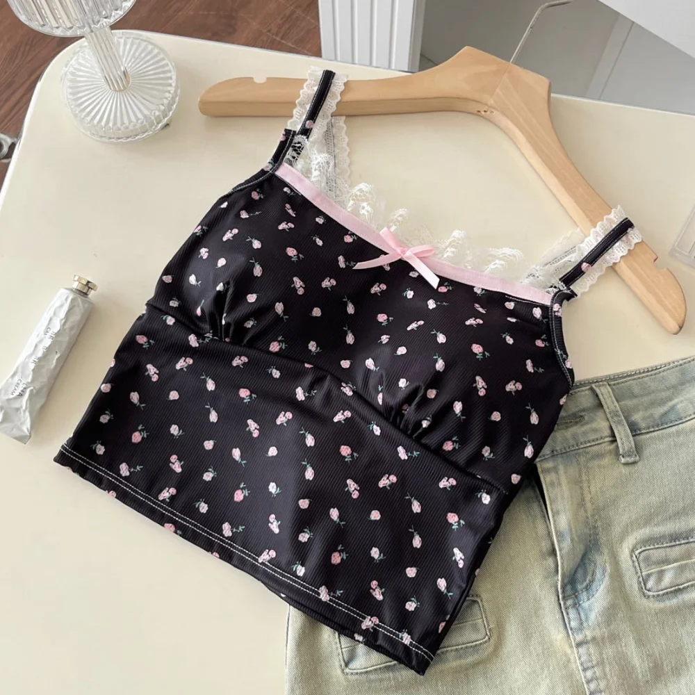 Укороченный топ из мягкого ледяного шелка с цветочным принтом и подушечками