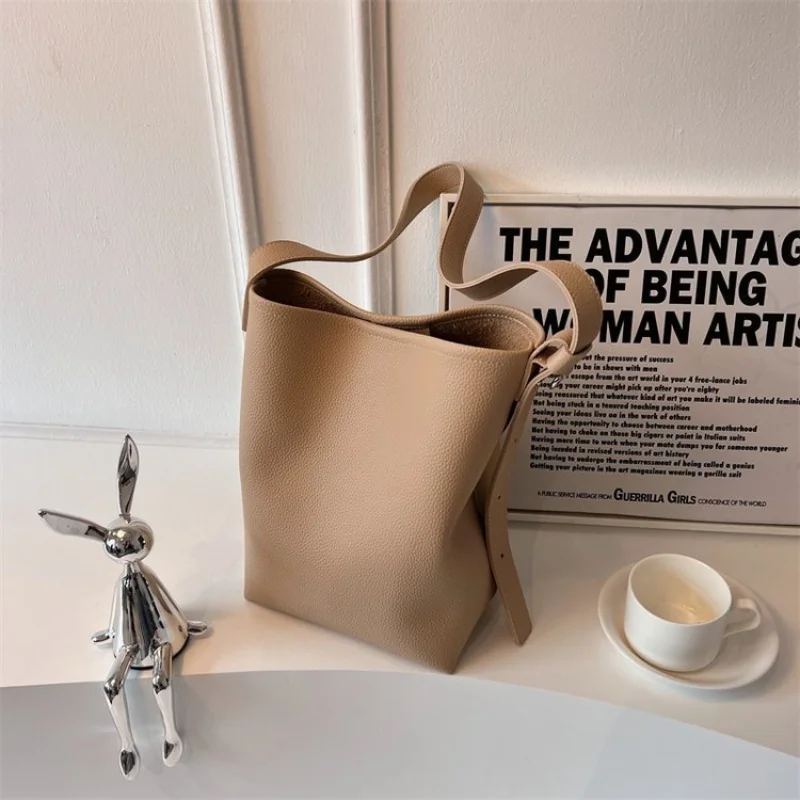 

2023 Women's Handbag Versatile Bucket Bag PU sewing Craft Women's Shoulder Bag sling bags for women Wristlets