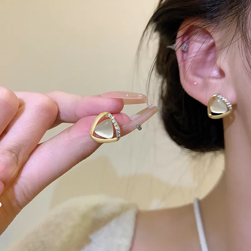 

2023 Korean Fashion Earrings for Women Triangular Geometric Opal Earrings Simple Fashion Women Wedding Party Jewelry Gifts