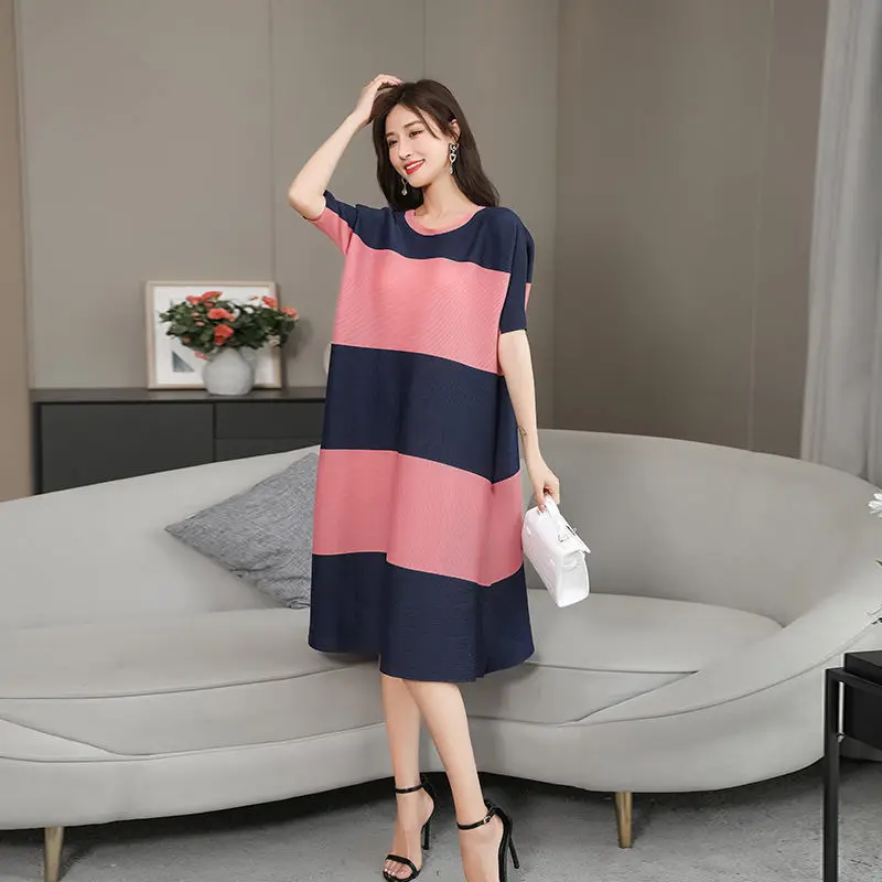 

Женское плиссированное платье в полоску, длинная юбка с круглым вырезом и коротким рукавом, свободное тонкое плиссированное платье, лето