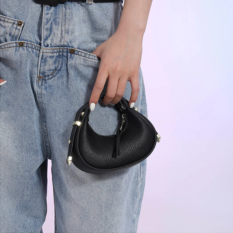 Высококачественная текстурированная мини-сумка в форме полумесяца 2024 шикарные