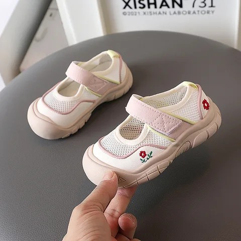 Летние сандалии для девочек, модные дышащие сетчатые сандалии для девочек с цветами, Детские пляжные сандалии для первых шагов