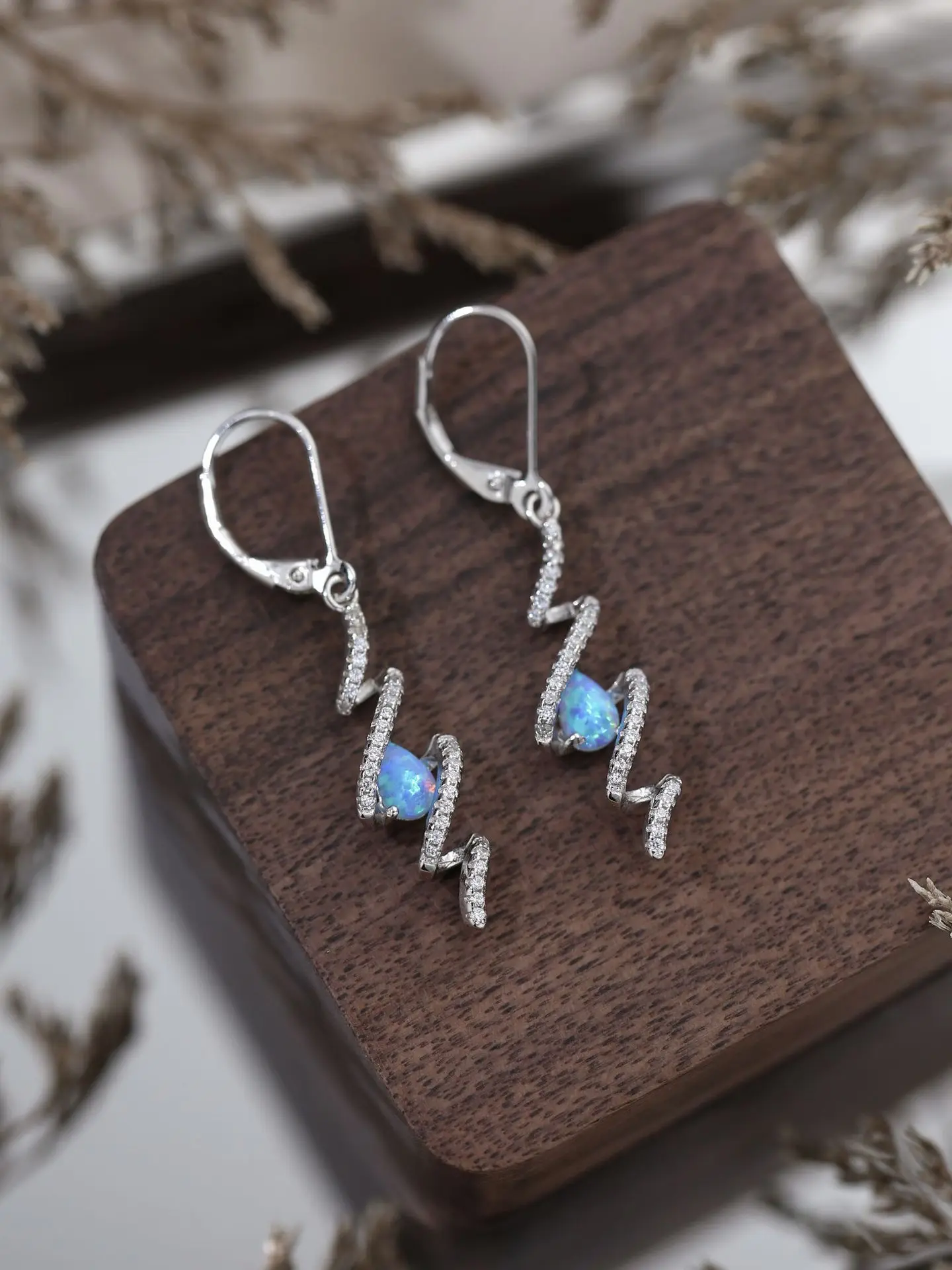 Серьги в форме волны из серебра 925 пробы с голубым опалом капли воды классический