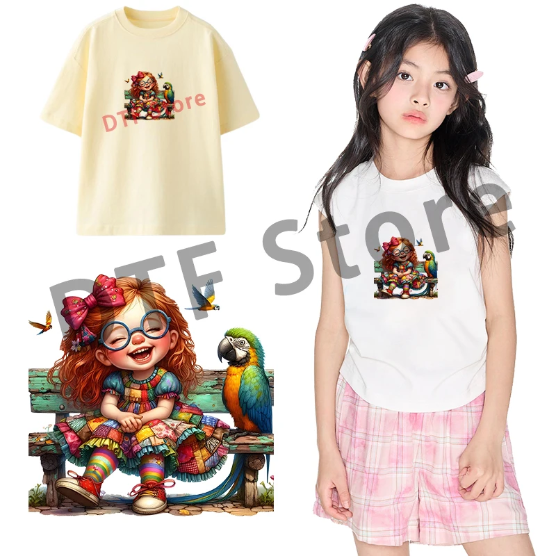 Нашивка для детской одежды с изображением девушки на верстаке и попугая