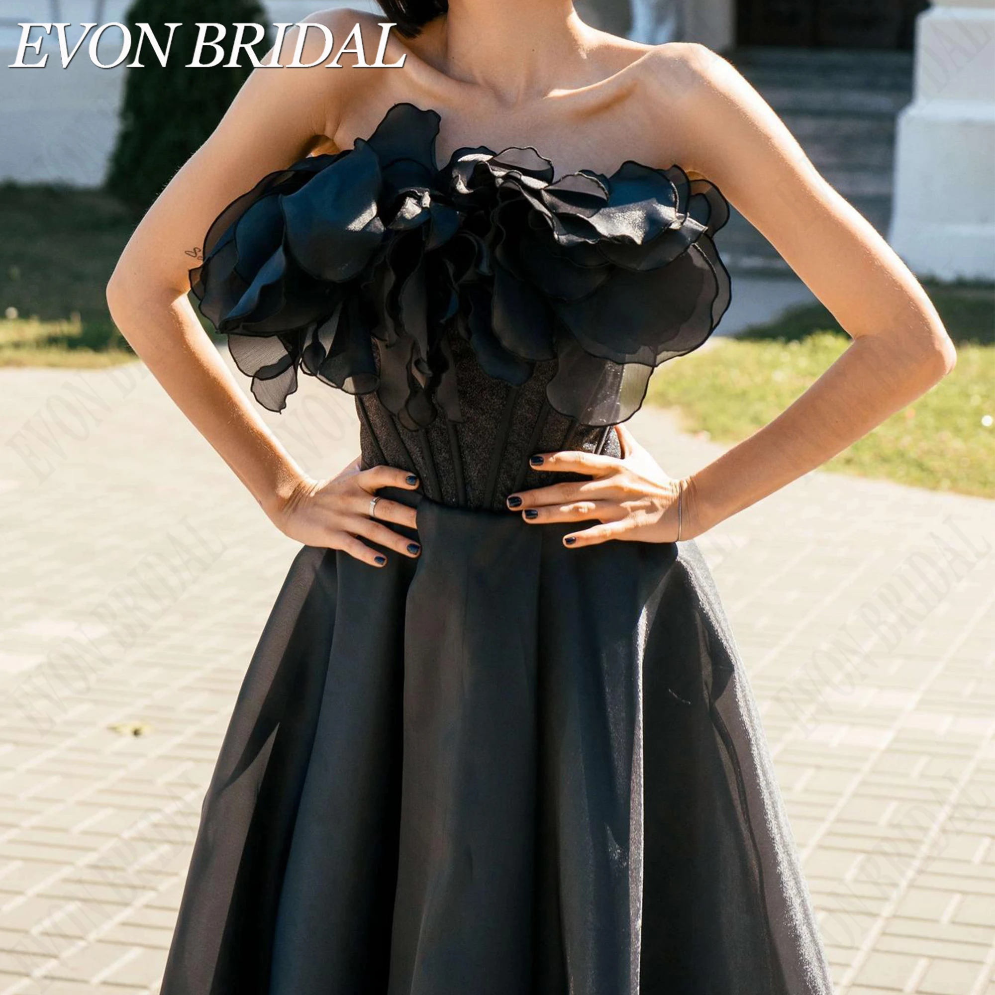 Фото EVON BRIDAL Элегантное вечернее платье без бретелек корсет из органзы с объемными цветами для гостя свадьбы коллекция 2026 на заказ легкая воздушная силуэт объемные цветочные декоры полупрозрачная ткань с уникальной №2