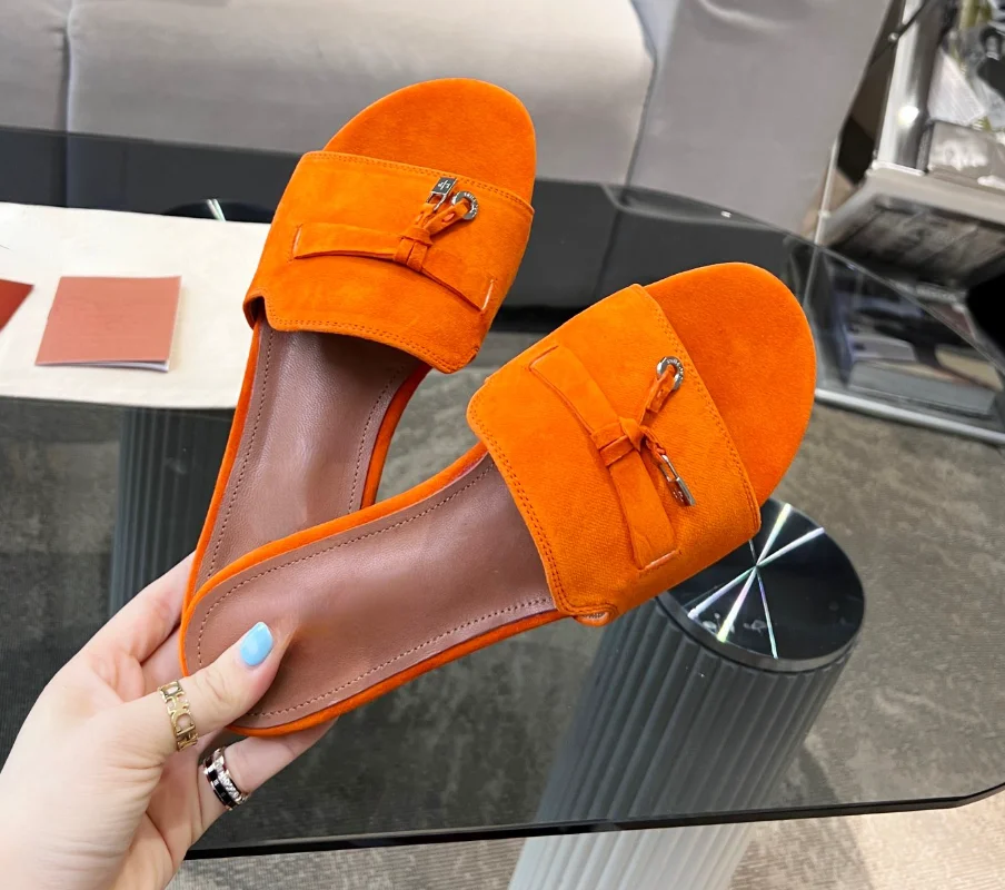 New Women's Top Quality LP Summer Charms Slipper 2023 Street Pendant Flat Wooden Bottom Fashion Comfortable Wool Casual Sandals.
