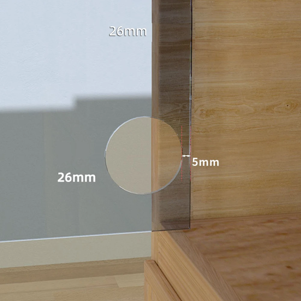 Шкаф-витрина с фиксированной петлей. Изысканно изготовленная петля и держатель