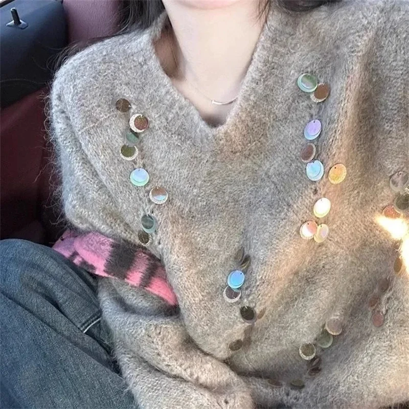 Женский трикотажный свитер с блестками