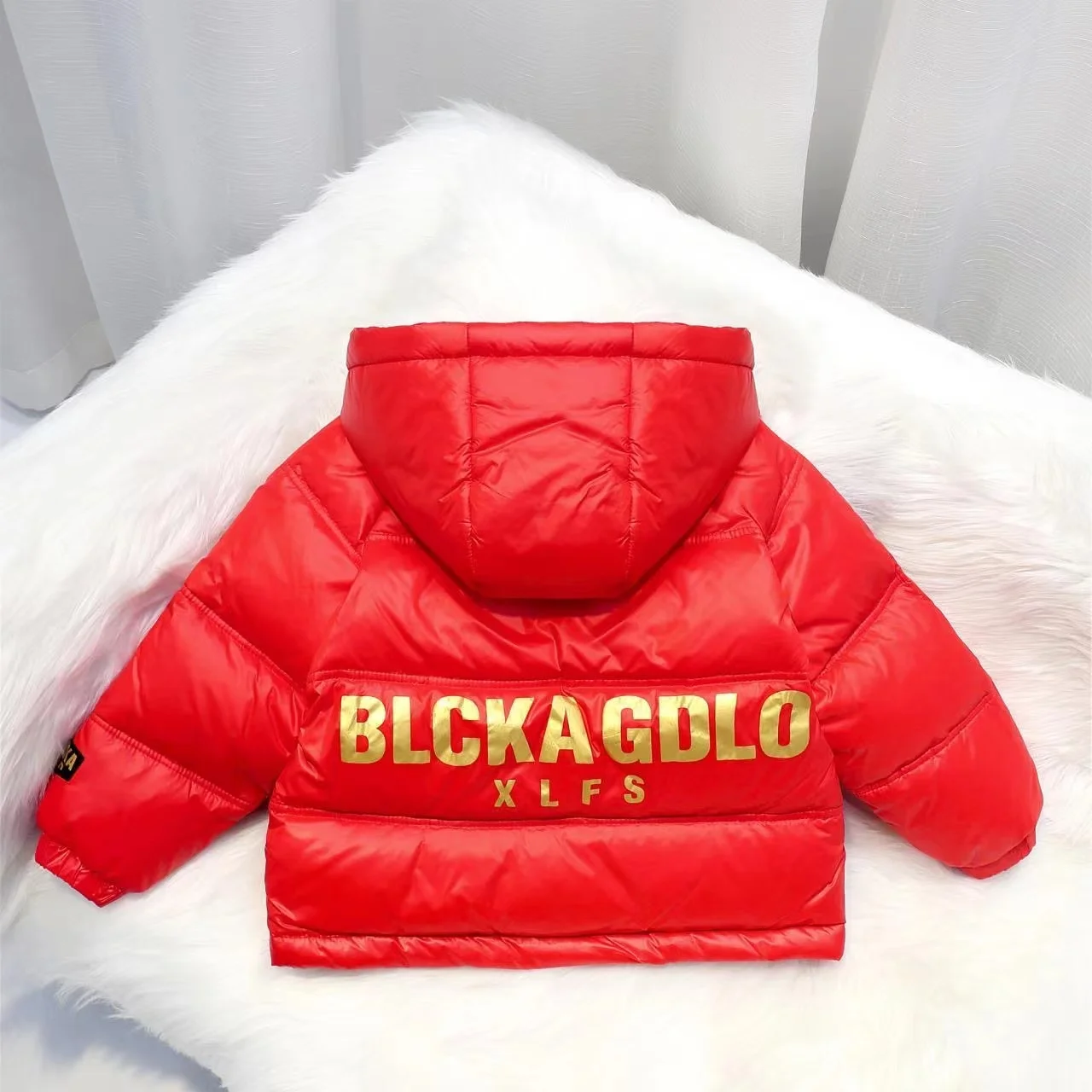 Пуховик детский утепленный с капюшоном модная короткая зимняя куртка черного и