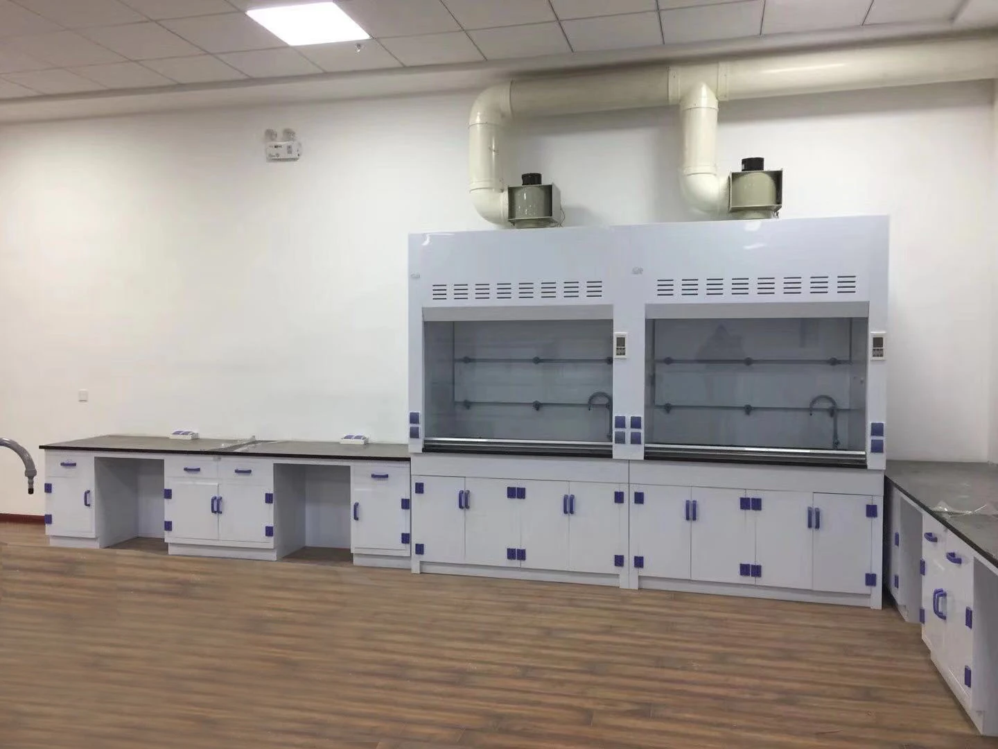 Лабораторный шкаф Fumehood для выхлопных газов