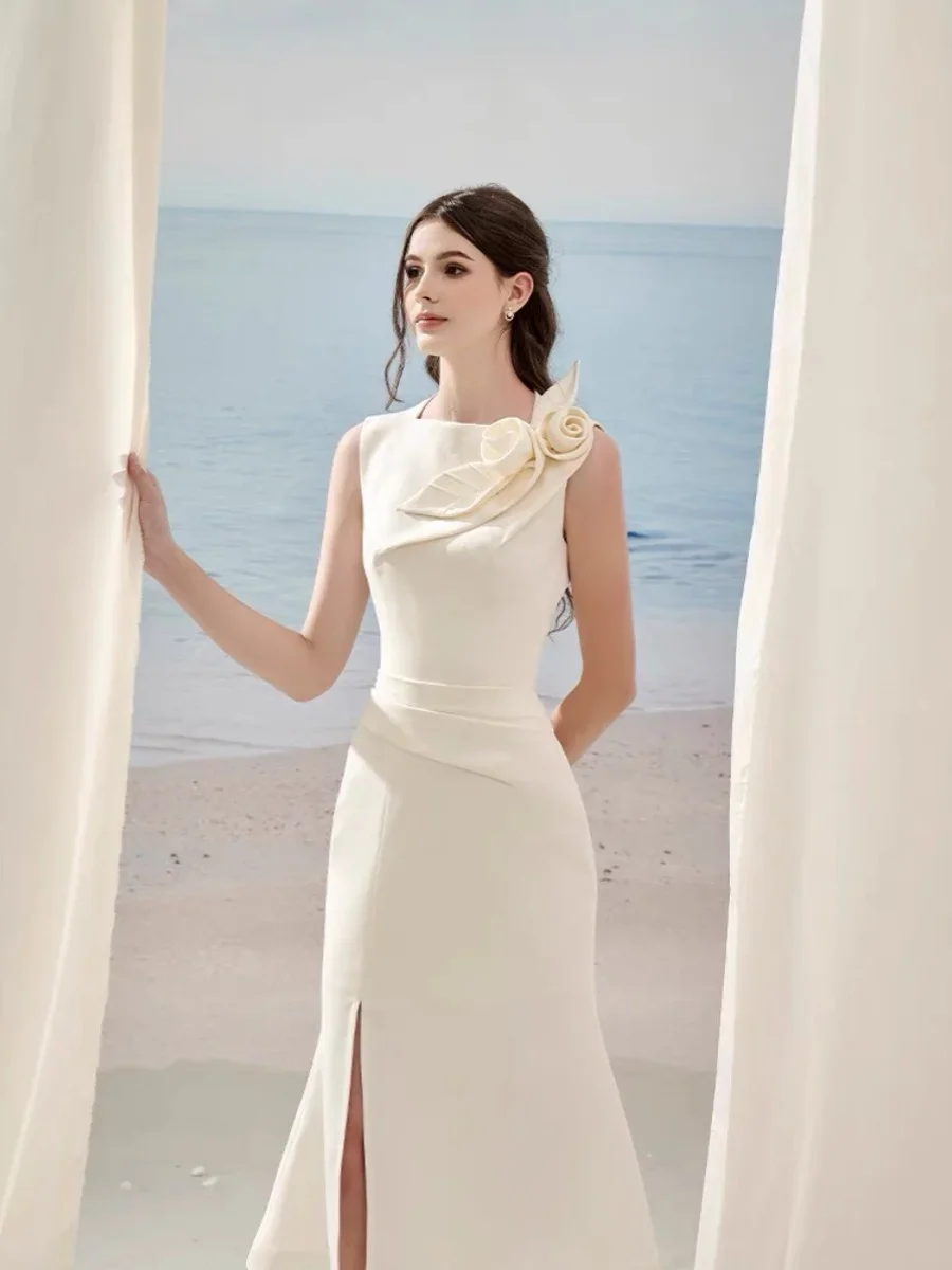 Женское вечернее платье миди без рукавов элегантное белое приталенное