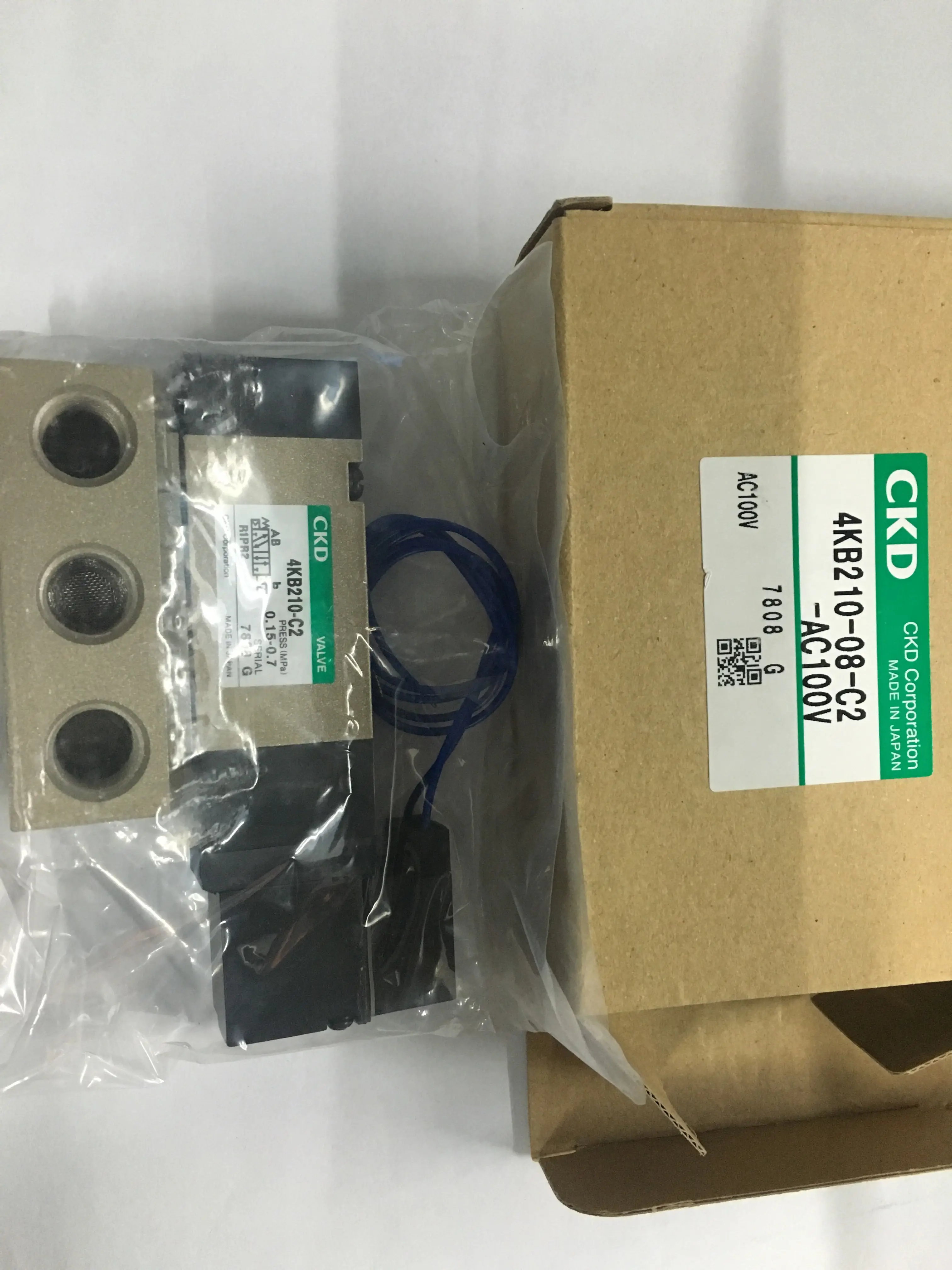 

Точечный Соленоидный клапан CKD 4kb21008-c2-ac100v/DC24V