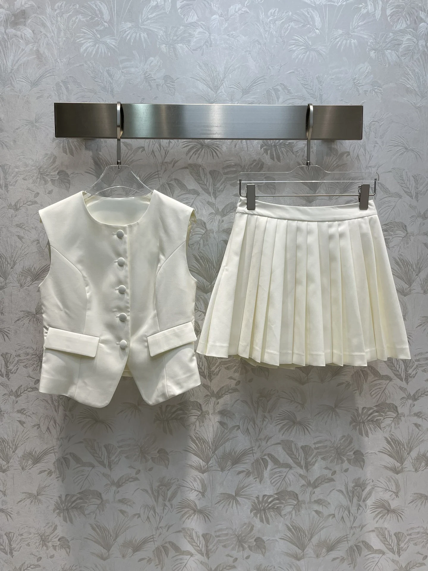 

2023Spring and summer new waist waistcoat plus pleated half skirt vacuum suit waistcoat handsome and feminine8.7