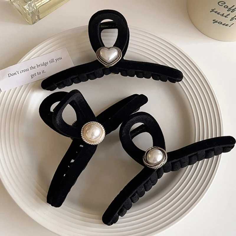 

South Korea Black Color Girl Hairpin Hair Accessories Flocking Autumn Winter Pearls With Rhinestones And Gems Clip Shark Clip
