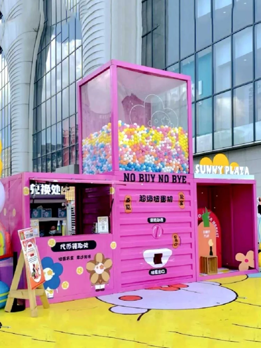 Большая пластиковая статуэтка машины для скручивания яиц