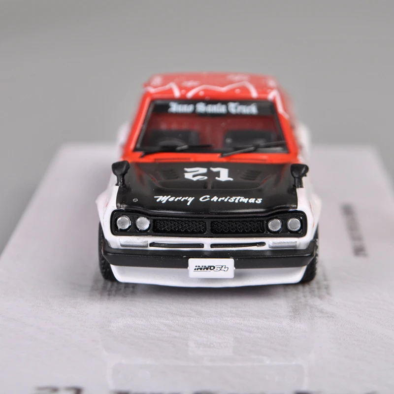 

Ornament Nissan SUNNY pickup Santa Claus version INNO 1:64 simulation alloy car model collection ornament gift