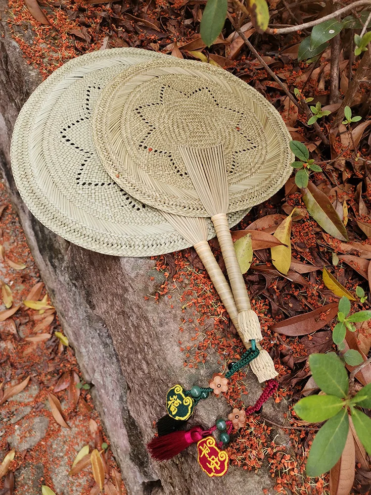 

Pu Fan Chinese Style Handmade Fan Hanfu Ancient Style Hand-cranked To Enjoy The Cool Traditional Straw Fringed Old-fashioned Fan
