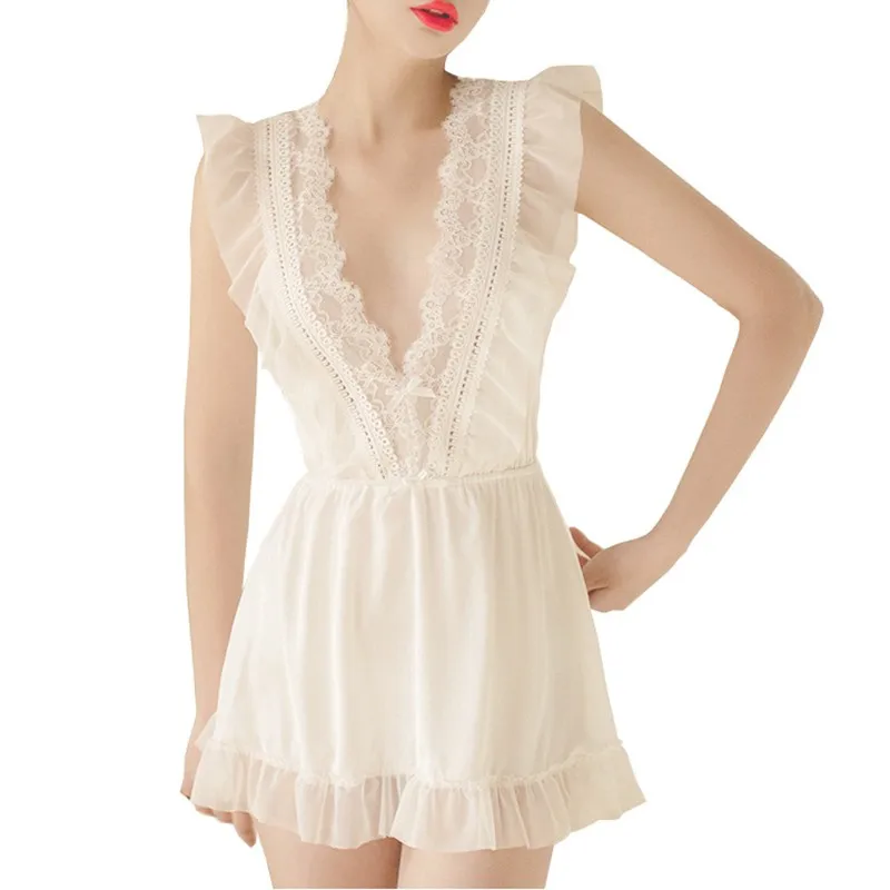 

Женская кружевная ночная сорочка с глубоким V-образным вырезом