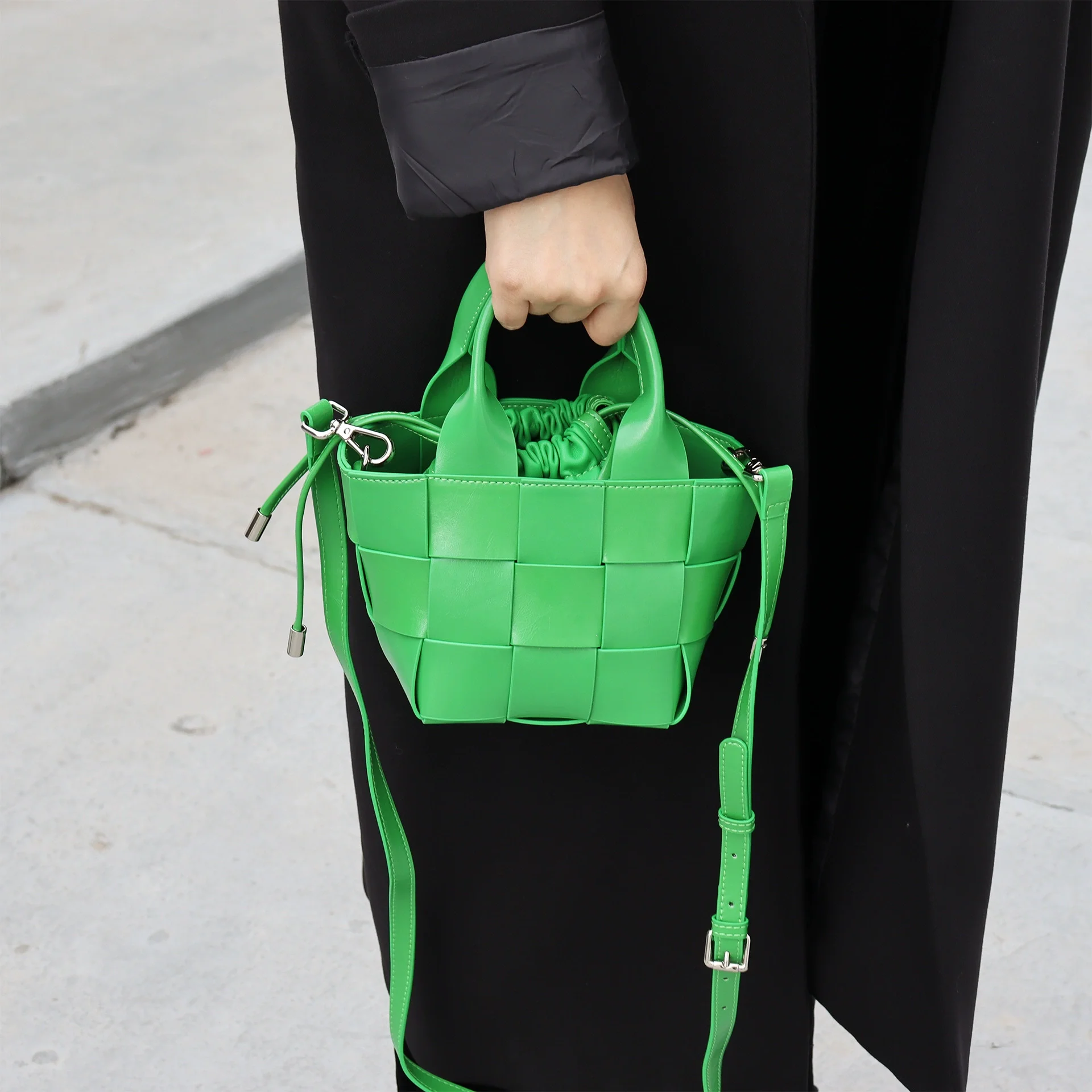 

2022 New Real Leather Shoulder Bags High Quality Crossbody Weave Bucket Bag With Inside Purses And Handbags Handmade Designer