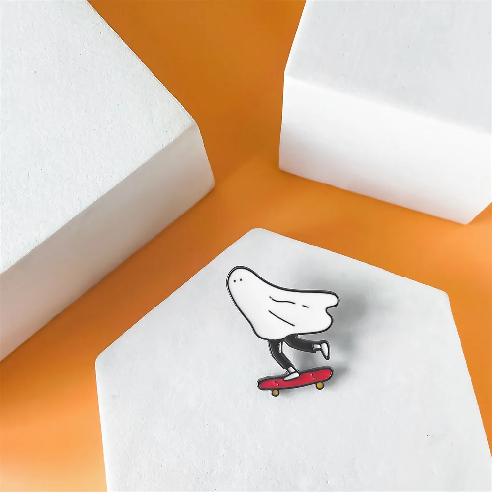 

New Funny Ghost Skateboard Pin Trendy Cute Exquisite Small Enamel Brooch Bag Hat Badge Collection Harong Jewelry Wholesale