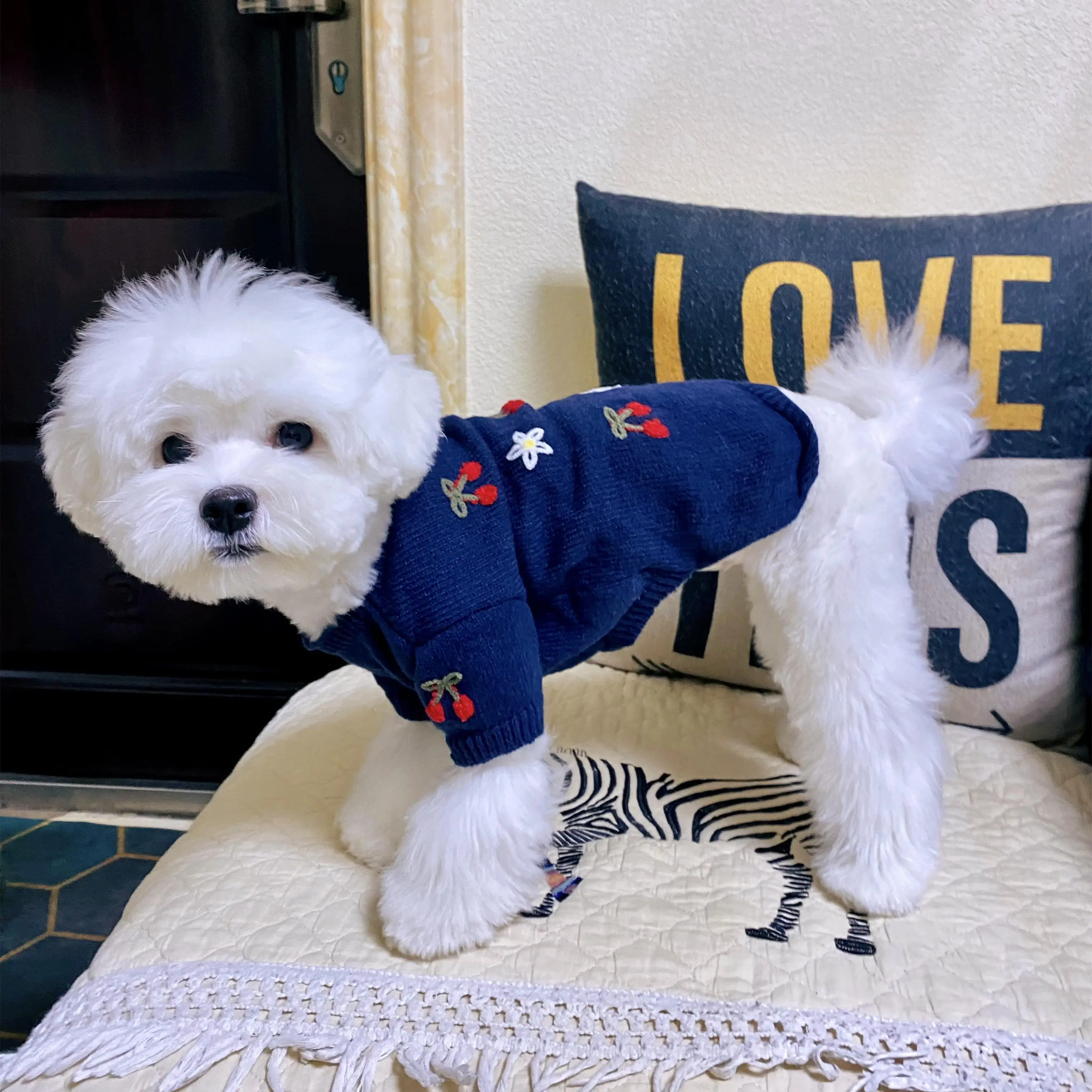 

Pet Clothes Autumn Winter Medium Small Dog Hand Knitted Sweater Cute Flowers Warm Wool Kitten Puppy Fashion Pullover Chihuahua
