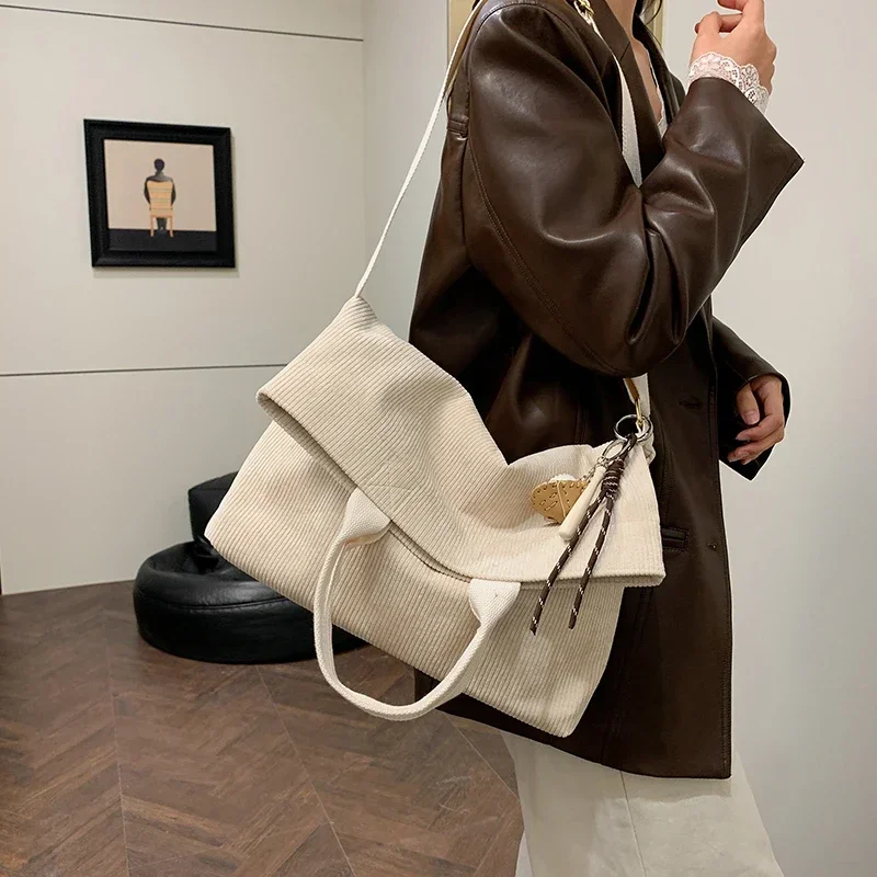 Высококачественные вельветовые сумки через плечо с застежкой новинка 2025 большие