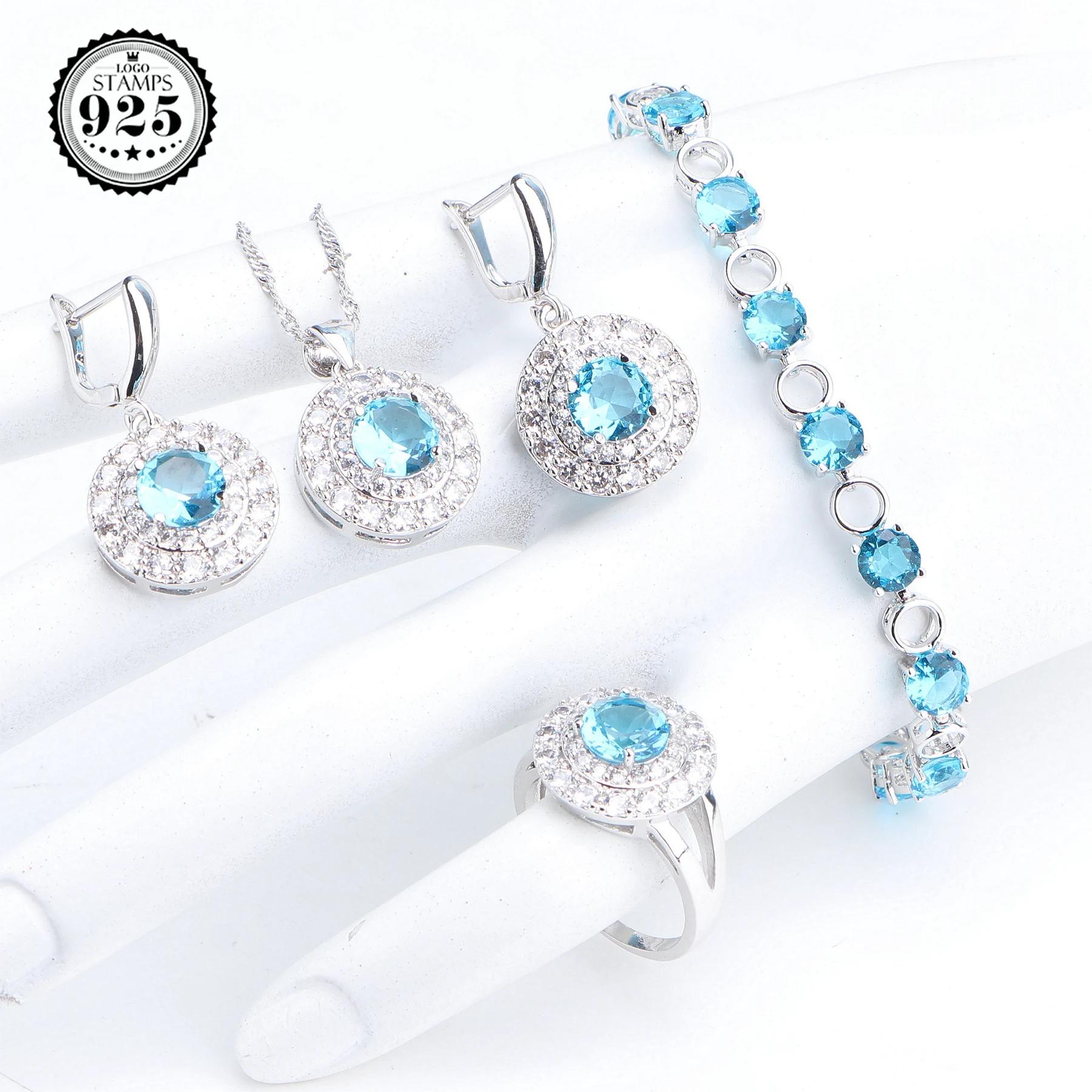 

Комплект из колье, серёг и кольца, из серебра 925 пробы