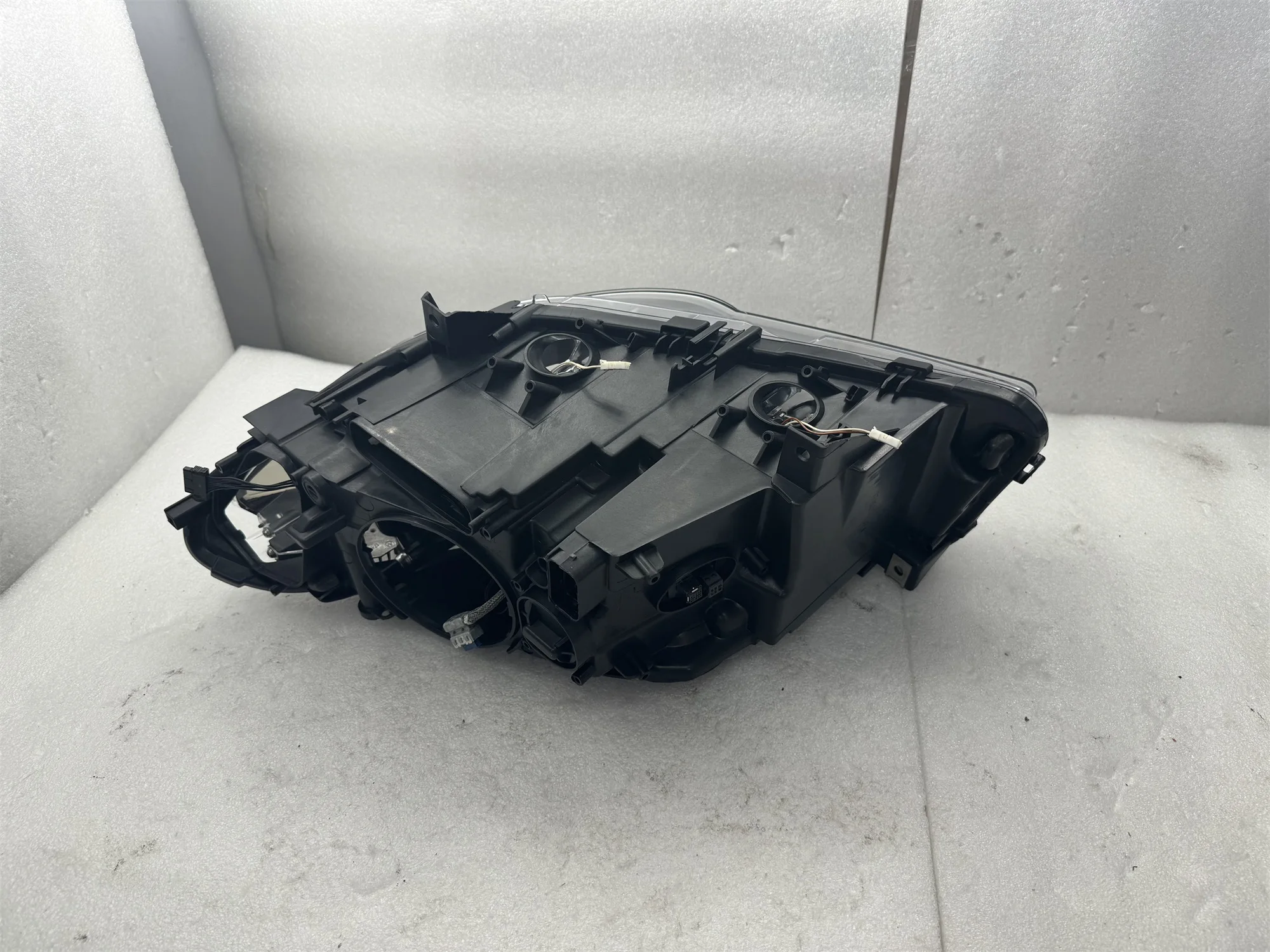 Фото Ксеноновая фара для BMW 5 серии F10 F11 550i 535i M5 2011-2013 гг., артикулы 63117271912, 63117271911 №5