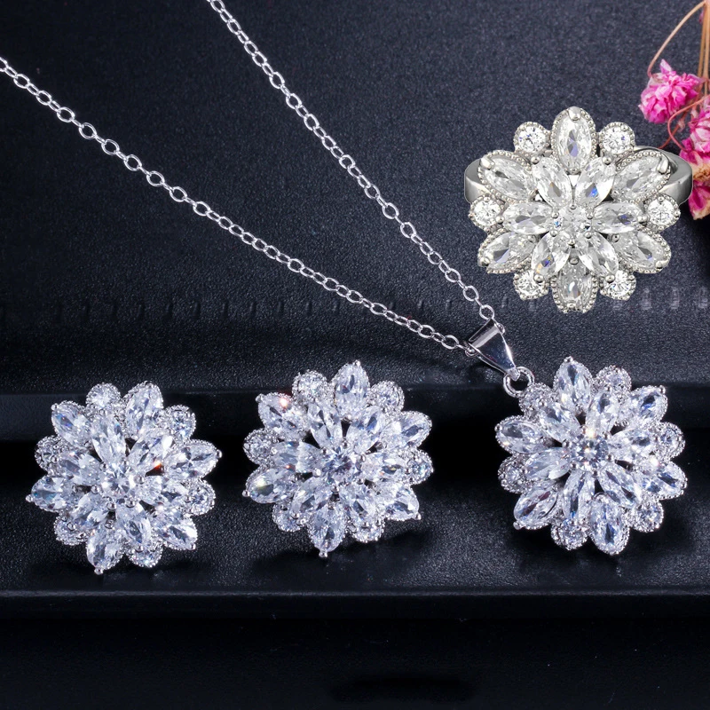 

Europe and America Shining Zircon Ice Flower Earring Ring Necklace 3 Piece Set Women Ins Small Luxury Flower Ornaments