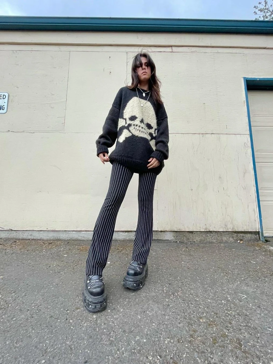 

HEZIOWYUN Women Harajuku Y2K Retro Goth Halloween Long Sleeve Sweater Bottoming Skull Pattern Pullover Round Neck Knitwear Tops