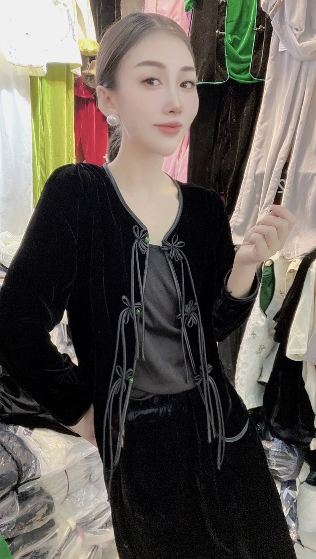 

Новинка весна-лето 2023 женская одежда шелковая бархатная рубашка с длинным рукавом в виде лягушки 0814