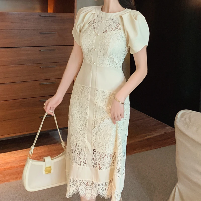 

Платье женское кружевное Персиковое с рукавами-фонариками и круглым вырезом