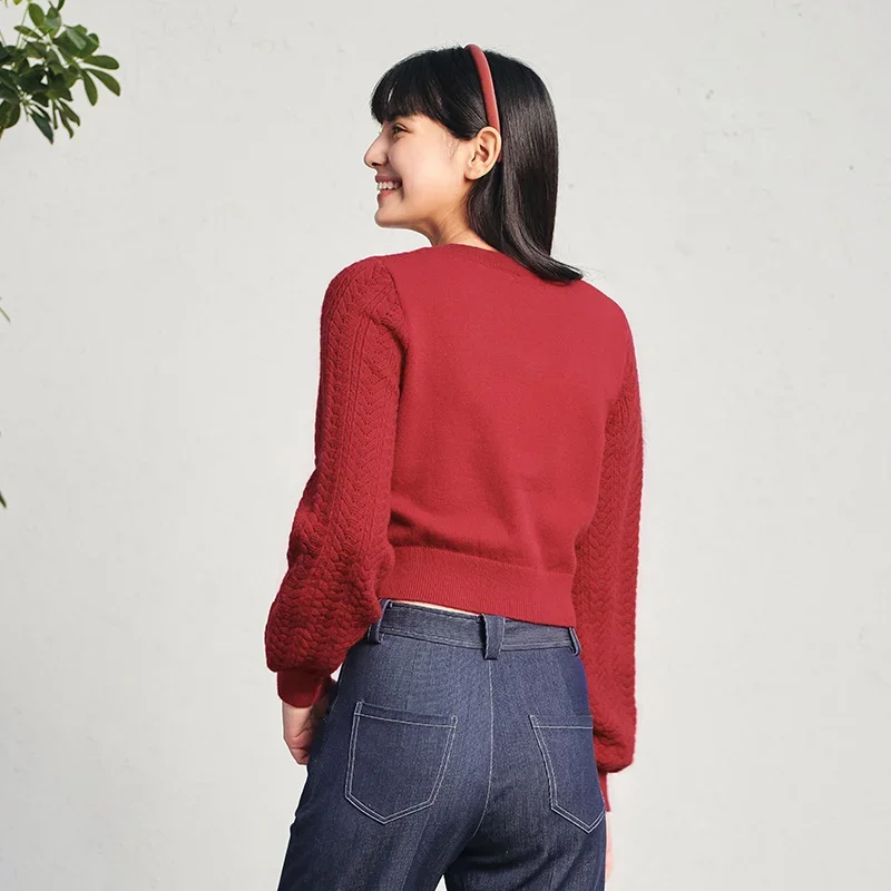 Женский короткий свитер с квадратным вырезом и бантом