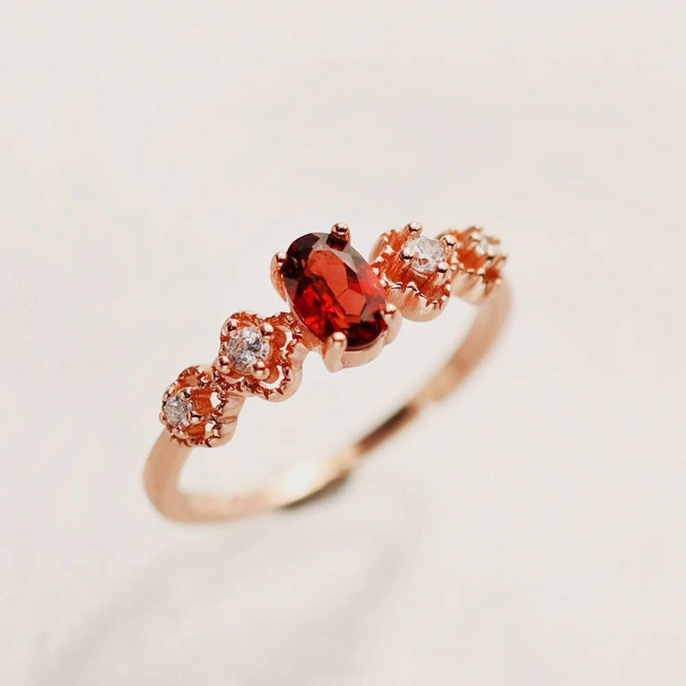 Женское кольцо из серебра 100% пробы с натуральным гранатом