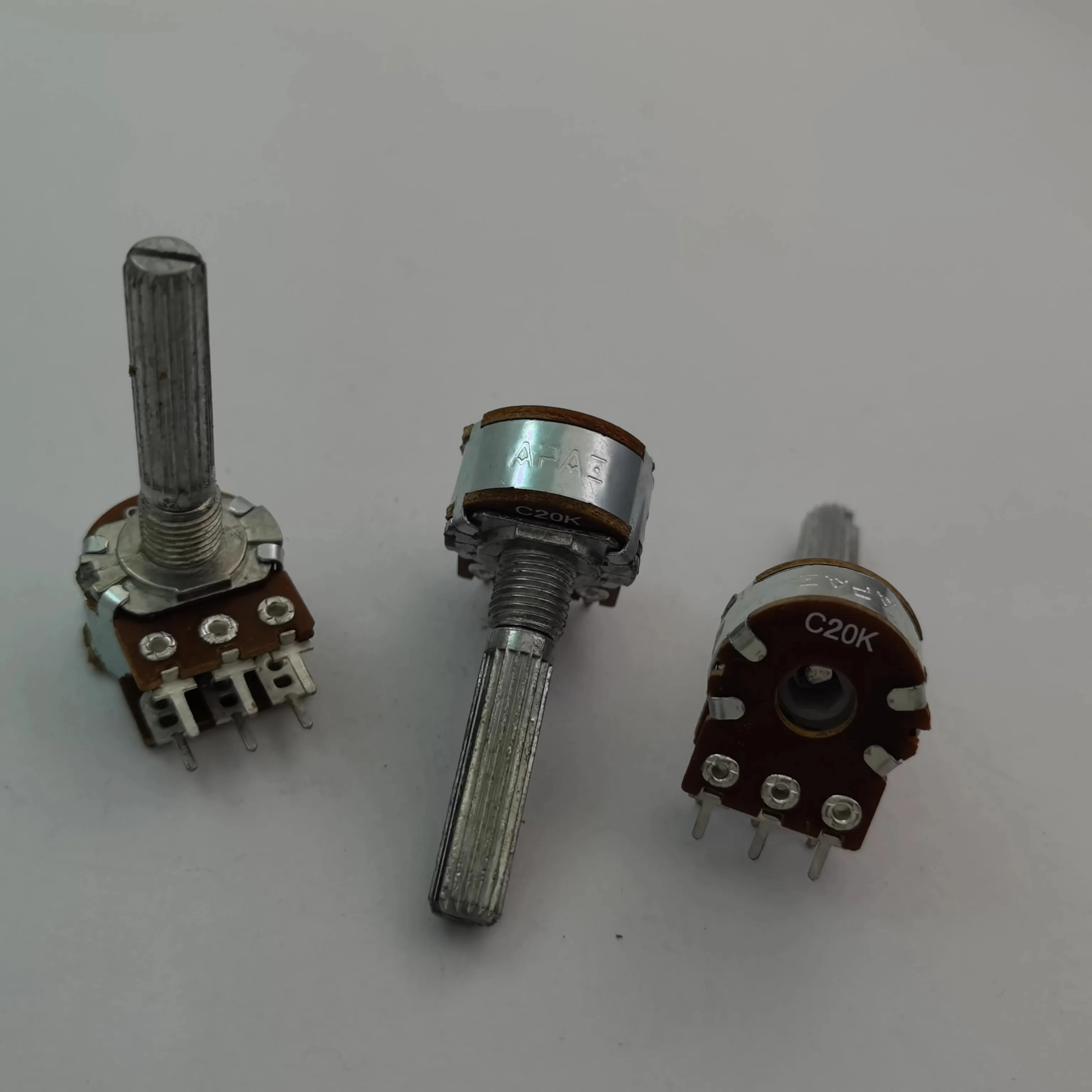 2 шт. APAI 148 двойной потенциометр C20K длина ручки 30 мм цветок
