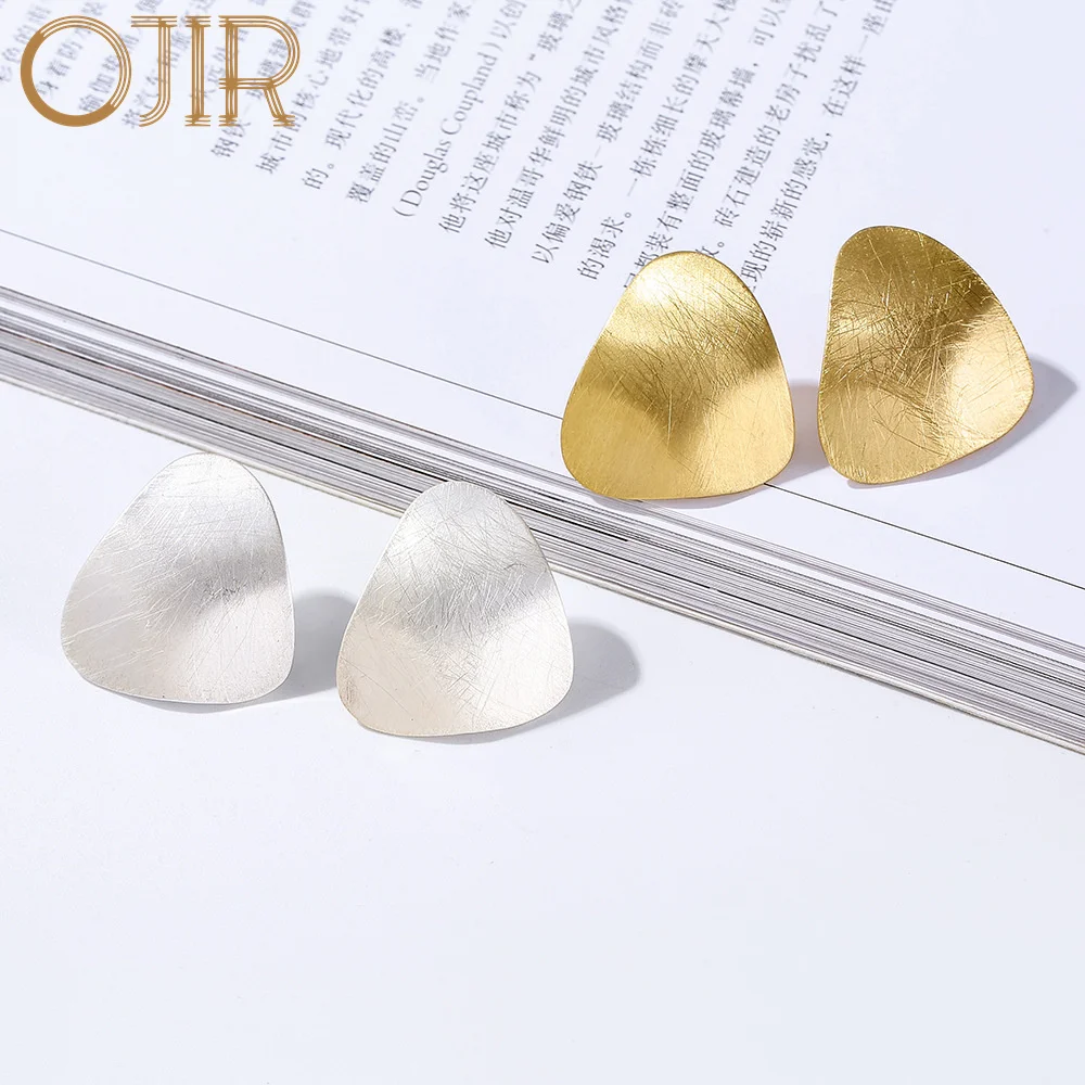 

Женские серьги-подвески «очень странные дела»