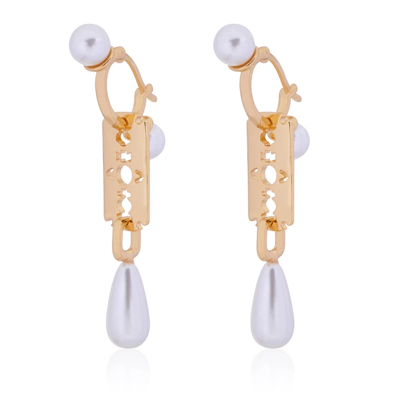 

Popular Vivienne West Queen Cutout Blade Pearl Drop Earrings For Fashion Women Jewelry Punk Style Ins Same Style Couple Gift