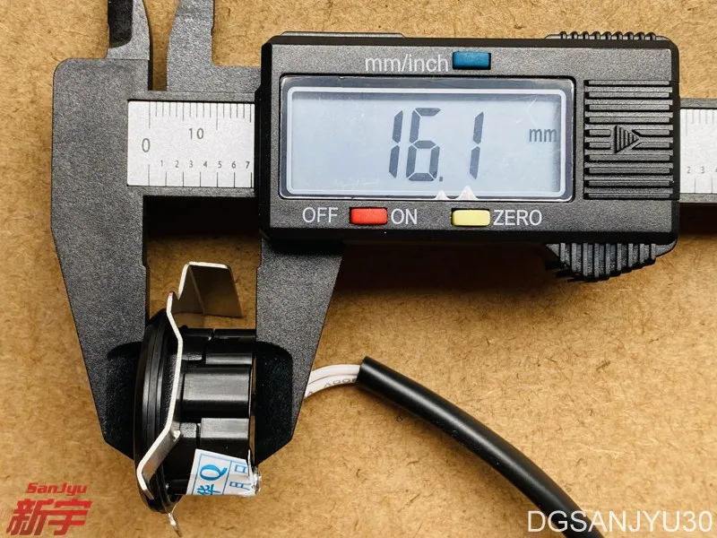 Выключатель замка задней двери