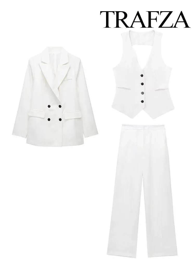 Рисунок 5 - Женский брючный костюм с двубортным