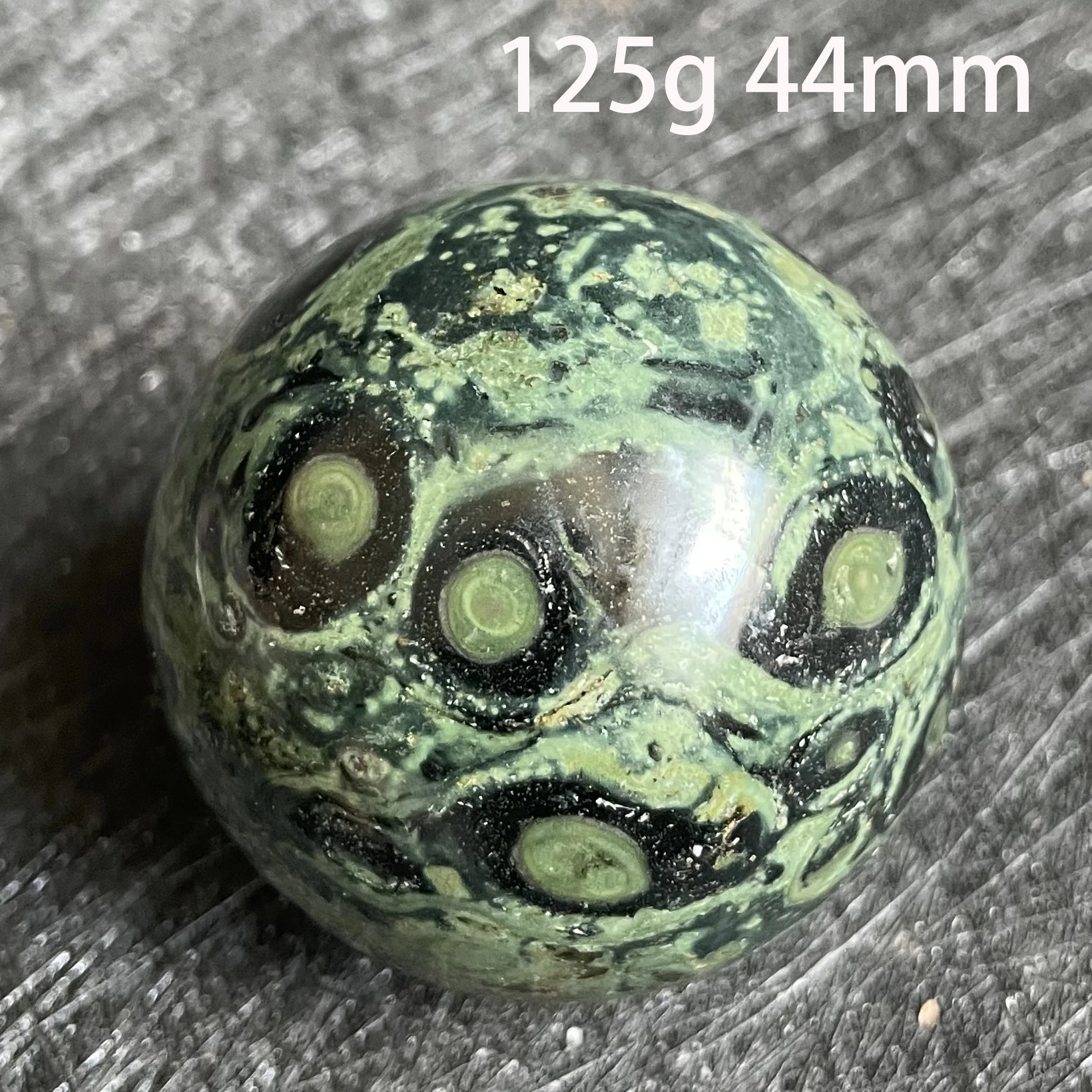 

Хрустальный шар Малахит Павлиний глаз