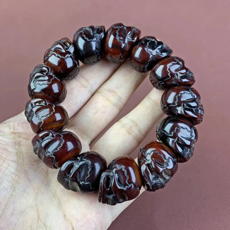 Натуральный тибетский браслет с красным рогом и черепом из бисера мужской от