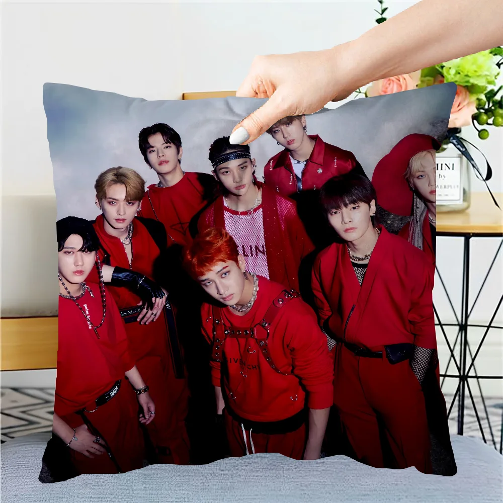 Экологичные чехлы для подушек из полиэстера/хлопка POP S-Straykids с принтом