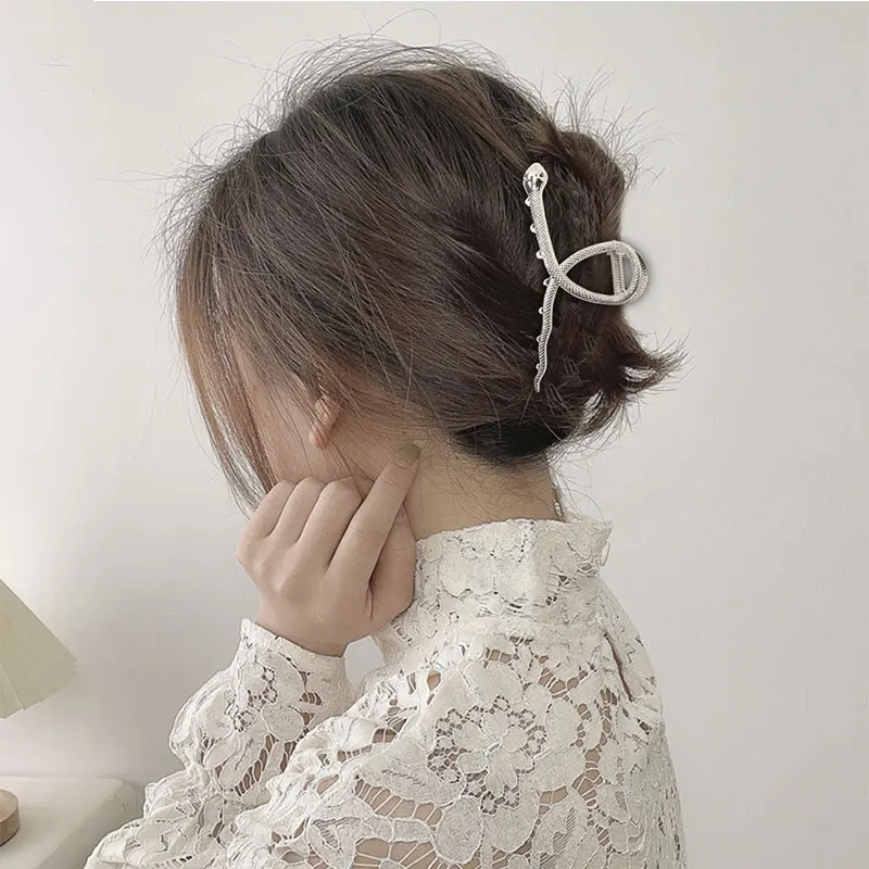 

Vintage Cross Metal Hair Claws Clip Rose Flower Snake Shape Large Barrette Female Gold Silver Hollow Geometric Hairpin