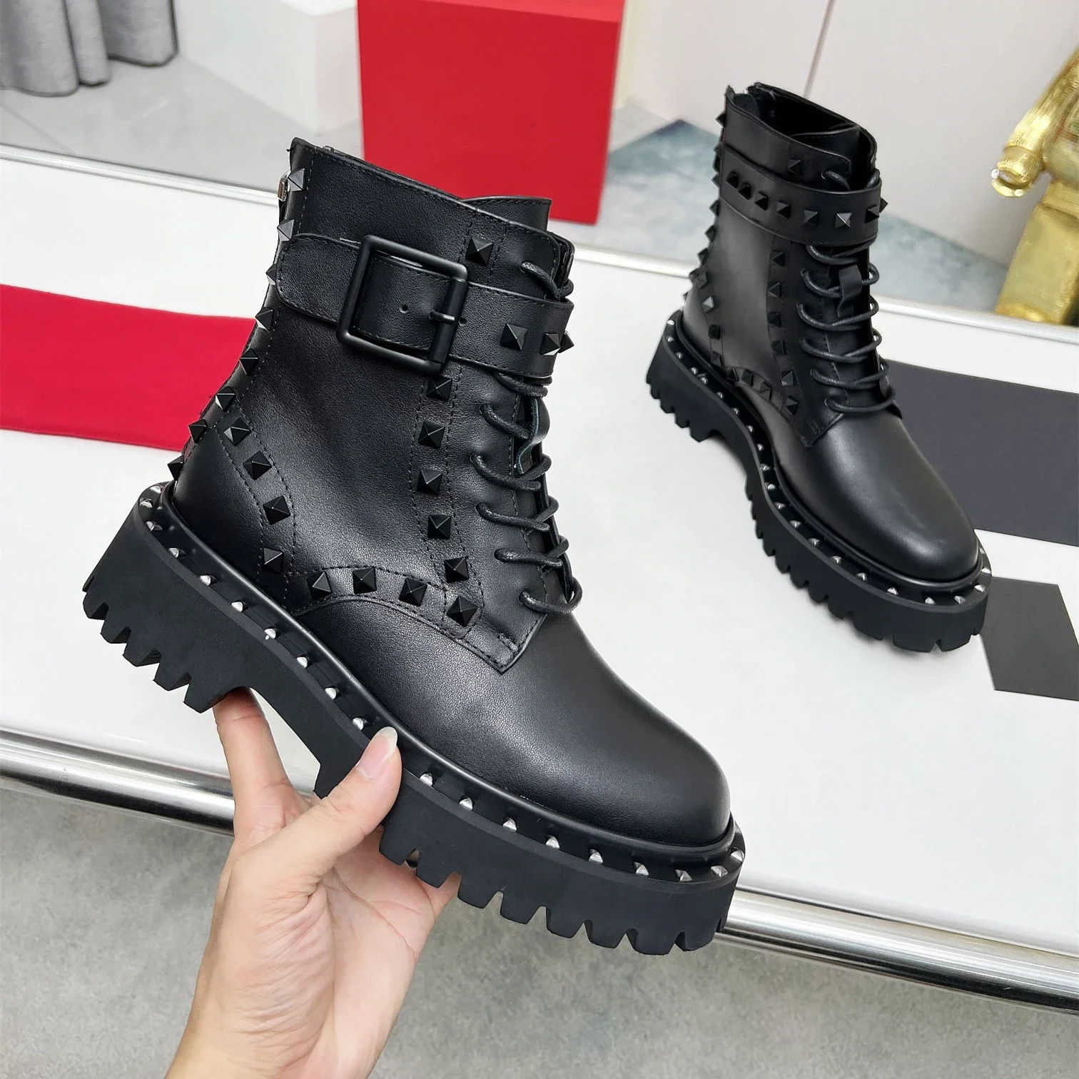 

Shoes For Women Size35-41 Genuine Leather Boots Rivets Med Heels Ankle Boots Belt Buckle Designer Shoes Punk Zapatillas Mujer