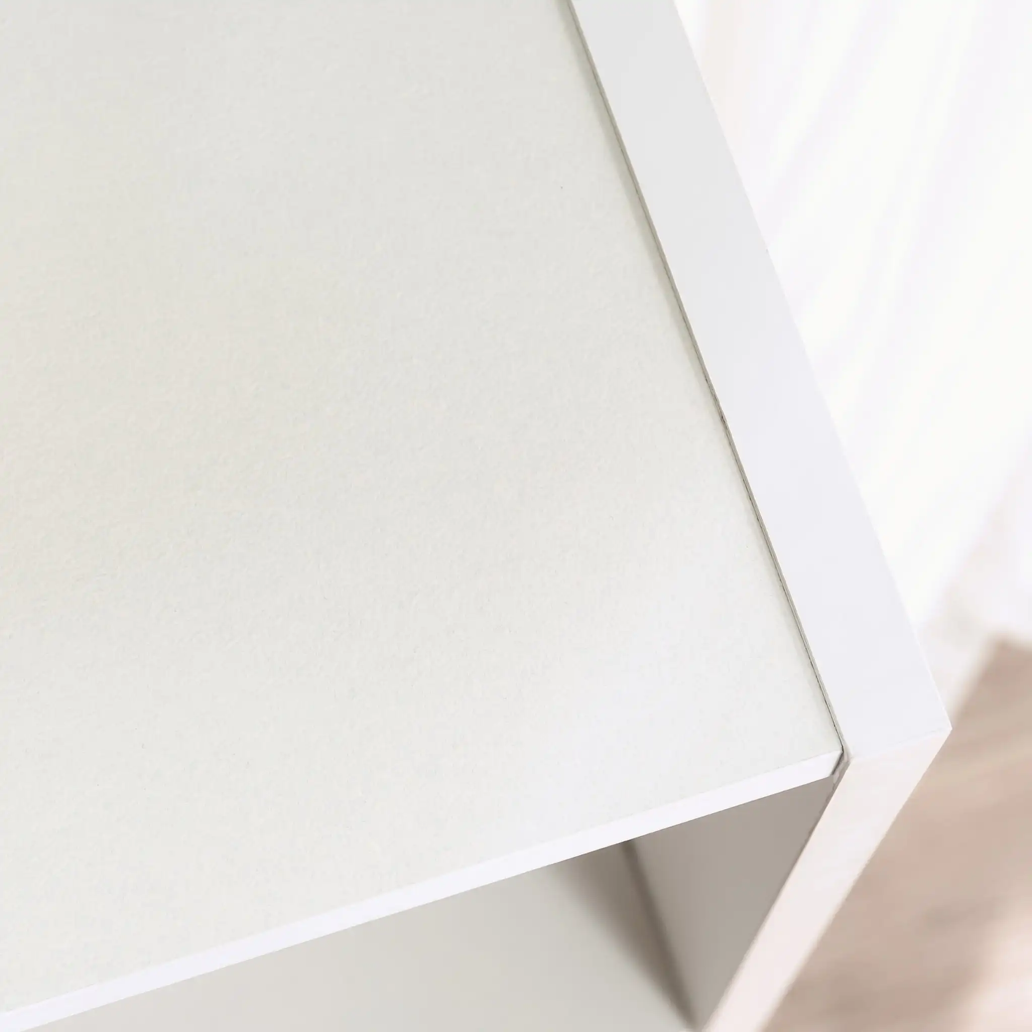 Книжный шкаф из трех полки Beginnings дерева мягкого белого цвета